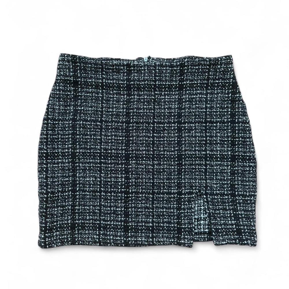 Black and White Plaid Mini Skirt with Slit and Side Zipper - size small